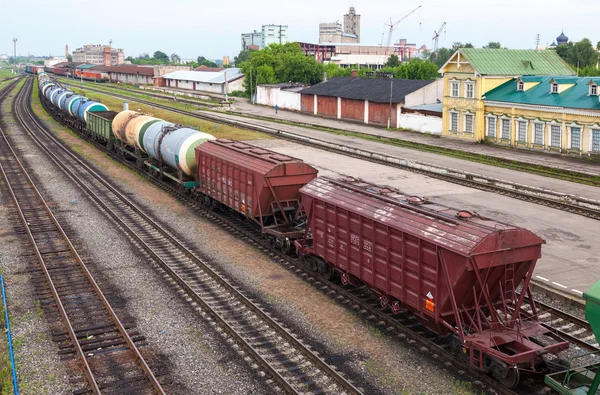 IVANOVO, รัสเซีย 29 มิถุนายน 2013: มุมมองของสถานีรถไฟในเมือง — ภาพถ่ายสต็อก