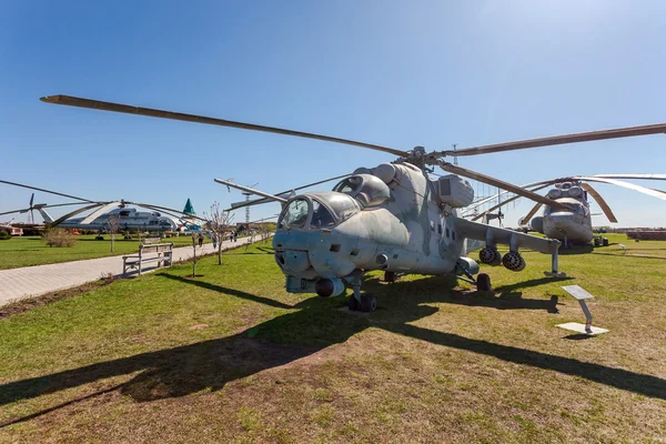 TOGLIATTI, RUSIA - 2 DE MAYO DE 2013: The Mil Mi-24V (NATO reporting —  Fotos de Stock