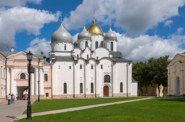 Новгород, Російська Федерація - Серпень 10, 2013: Сент-Софійський собор в ні — Stok fotoğraf