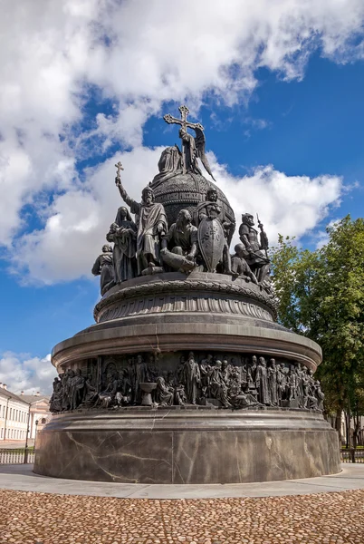 Bronzedenkmal für das Jahrtausend Russlands im Nowgorod Kreml — Stockfoto