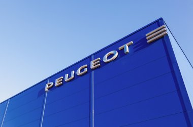 Samara, Rusya Federasyonu - 24 Kasım 2013: Met üzerinde amblemi peugeot