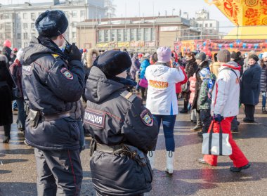 Rusya, samara - 2 Mart 2014: polis devriye shrovetide 