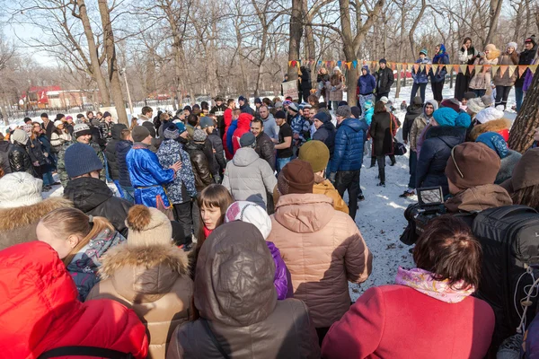 Ryssland, samara - 2 mars 2014: samara ungdom firar shroveti — Stockfoto