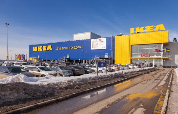 САМАРА, РОССИЯ - 9 марта 2014 года: IKEA Samara Store. IKEA - это W — стоковое фото