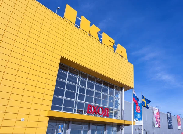 САМАРА, РОССИЯ - 9 марта 2014 года: IKEA Samara Store. IKEA - это W — стоковое фото