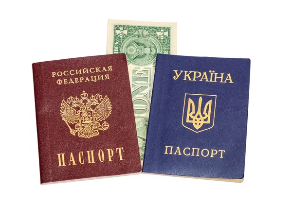 Passaporti ucraini e russi isolati su sfondo bianco — Foto Stock