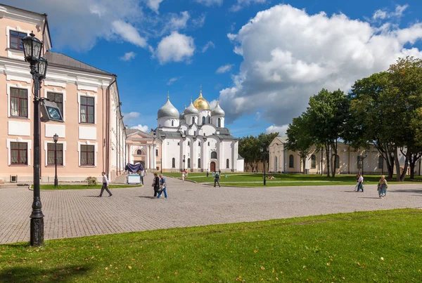 Novgorod, Rusland - augustus 10, 2013: saint sophia kathedraal van neen — Stockfoto