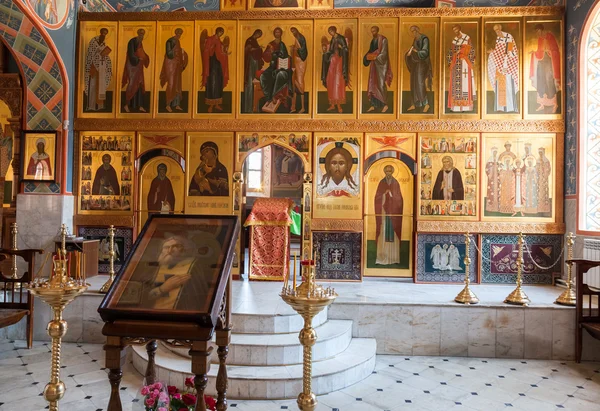 SAMARA, RUSIA - 20 DE ABRIL DE 2014: Iglesia Interior de la Resurrec — Foto de Stock