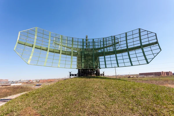 Military russian radar station against blue sky — Stock Photo, Image