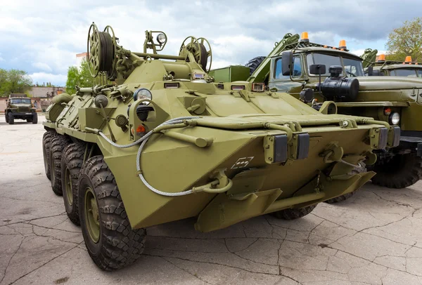 SAMARA, RUSSIA - MAY 7, 2013: Wheeled armored recovery vehicle A — Stock Photo, Image