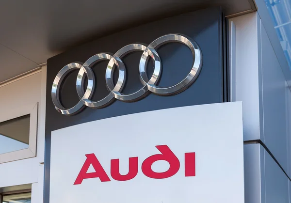 The emblem Audi on the office of official dealer — Stock Photo, Image