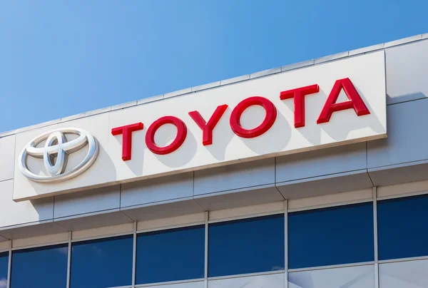 Το έμβλημα toyota για το γραφείο της επίσημο αντιπρόσωπο — Φωτογραφία Αρχείου