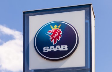 Samara, Rusya Federasyonu - 24 Nisan 2014: amblemi saab üzerinde mavi gökyüzü. sa