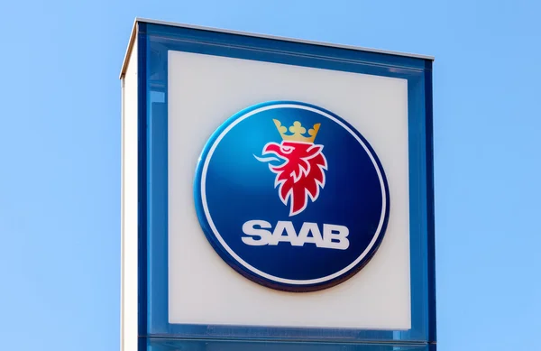 El emblema SAAB sobre el cielo azul —  Fotos de Stock