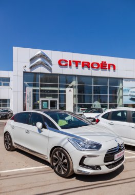 Samara, Rusya Federasyonu - 31 Nisan 2014: resmi Bayi citroen ofisi