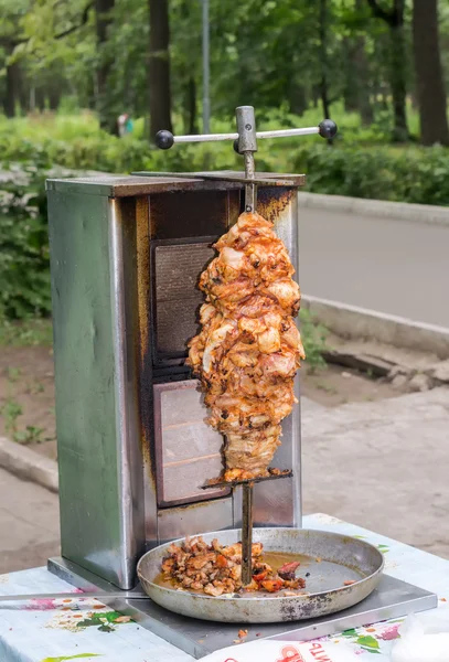 Shawarma è uno dei piatti fast food più popolari in Medio Eas — Foto Stock