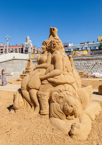 SAMARA, RUSIA - 7 de junio de 2014: Hermosa escultura hecha de — Foto de Stock