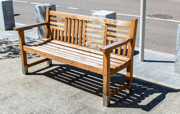 Banc Bois Dans Rue Ville Été Journée Ensoleillée — Photo