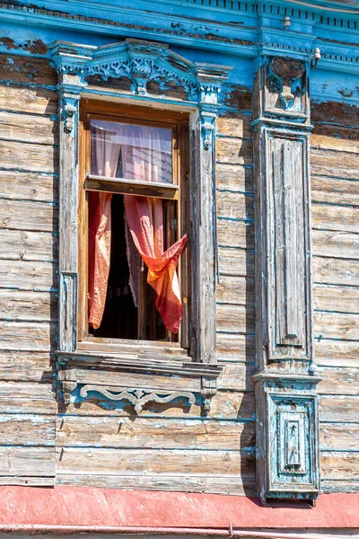 Russische Traditionelle Holzarchitektur Fassade Eines Alten Hauses Mit Holzschnitzereien Verkleidungsbrettern — Stockfoto