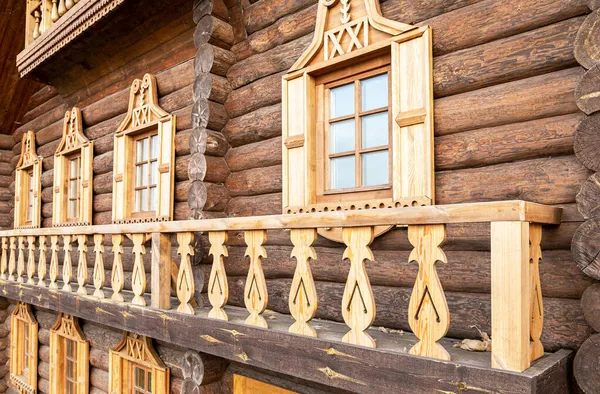 Russische Traditionele Houten Architectuur Ramen Van Houten Huis Versierd Met — Stockfoto