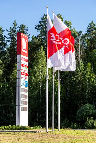 Mordovia Russia July 2021 Guide Sign Flags Lukoil Gas Station — Stock Photo, Image