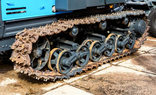 Modern traktörün traktör izleri, kapatın.