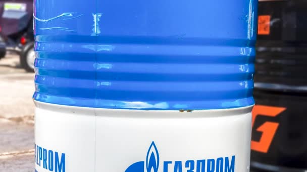 Samara Rússia Setembro 2021 Barril Empresa Petrolífera Gazpromneft Com Logotipo — Vídeo de Stock