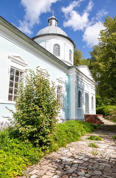 Pequena Igreja Ortodoxa Dia Ensolarado Verão Lyuboni Aldeia Região Novgorod — Fotografia de Stock