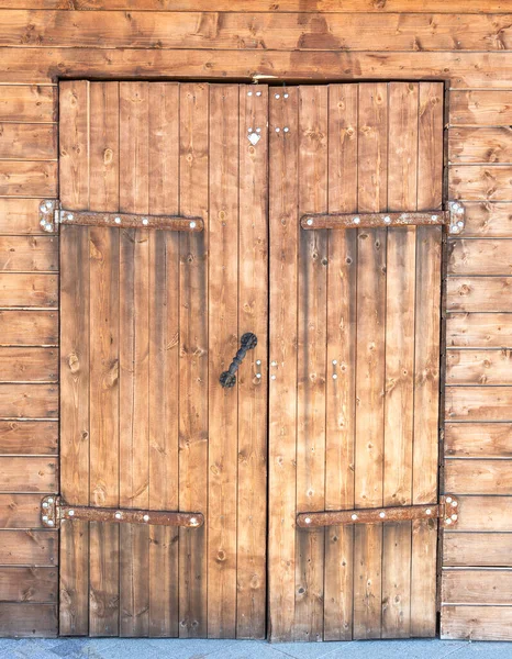 Old Wooden Gate Massive Metal Hinges — Stock Photo, Image