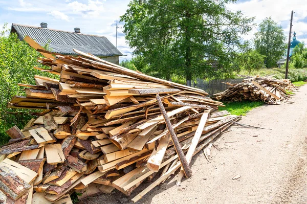 Picado Apilado Leña Seca Campo Montón Madera Árboles Talados Pueblo —  Fotos de Stock