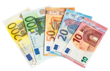 Beyaz arka planda Avrupa para biriminin çeşitli banknotları. Avrupa kağıt para birimi