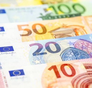 Avrupa para biriminin çeşitli banknotları. Avrupa kağıt para birimi