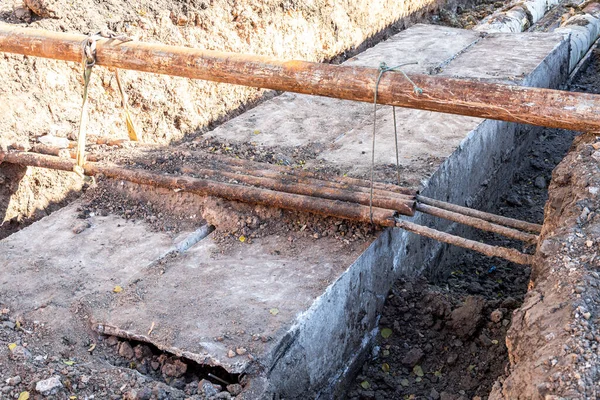 Isıtma Borularının Değiştirilmesi Isıtma Sisteminin Modernizasyonu Nşaat Kazılmış Hendek Derinliğindeki — Stok fotoğraf