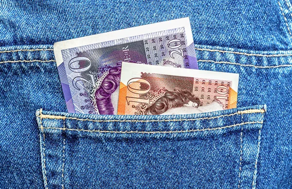 Brytyjskie Banknoty Wystają Kieszeni Niebieskich Dżinsów — Zdjęcie stockowe