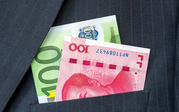 Sedlar Euro Och Kinesisk Valuta Kostymficka För Affärsman Pengar Fickan — Stockfoto