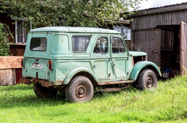 Borovichi, Rusya - 14 Ağustos 2021: Sovyet off-road GAZ-69 (1969) aracı