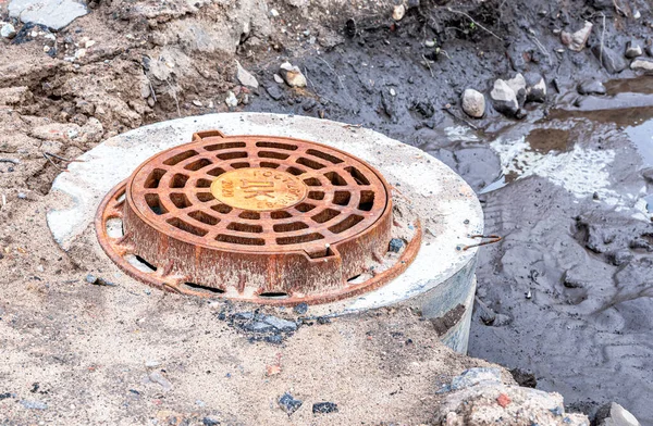 Borovichi Ryssland Augusti 2021 Rusty Metal Manhole Cover Construction Urban — Stockfoto