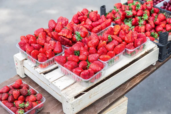 Fresh Ripe Strawberries Ready Sale Local Market — Stock Photo, Image