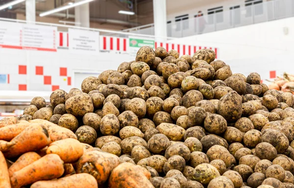Frische Kartoffeln Zum Verkauf Supermarkt — Stockfoto