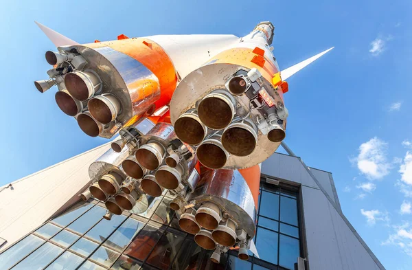 Motores Foguete Espacial Veículo Lançamento Espacial Russo Sobre Fundo Céu — Fotografia de Stock