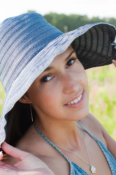 Smiling young woman in hat — Stock Photo, Image