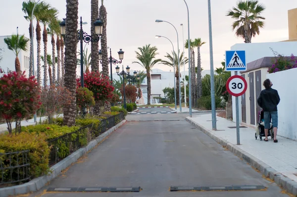 Rua na área residencial — Fotografia de Stock