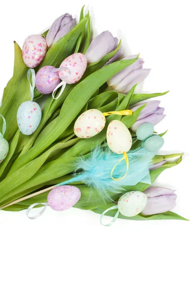 Easter eggs and beautiful tulip bouquet — Stock Photo, Image