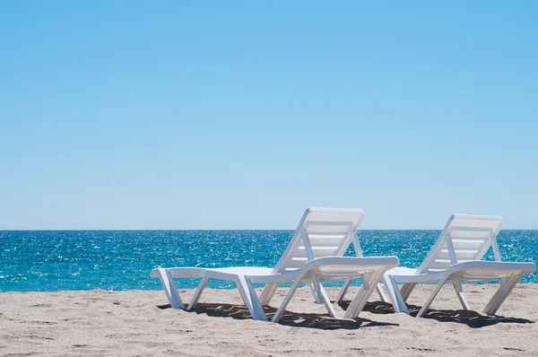 Two sunloungers — Stock Photo, Image