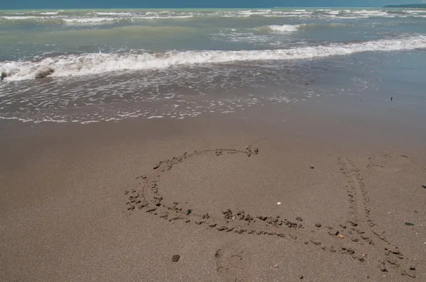 Corazón de amor en la playa — Foto de Stock