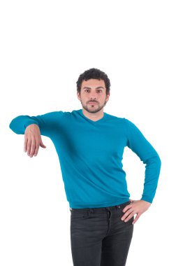 görünmez bir nesnede yaslanan adam