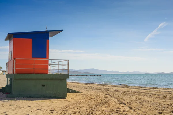 Casa de salva-vidas na praia — Fotografia de Stock