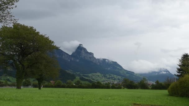 Zapis Pięknych Gór Ruchomymi Chmurami Alpach Szwajcarii — Wideo stockowe