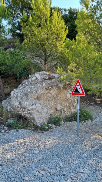 Warnschild Für Steinschlag Achtung Zeichen Falling Rocks Biokovo Mountain Naturpark — Stockfoto