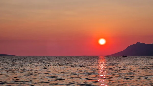 Яскравий Червоний Захід Сонця Над Адріатичним Морем Makarska Riviera Biokovo — стокове фото